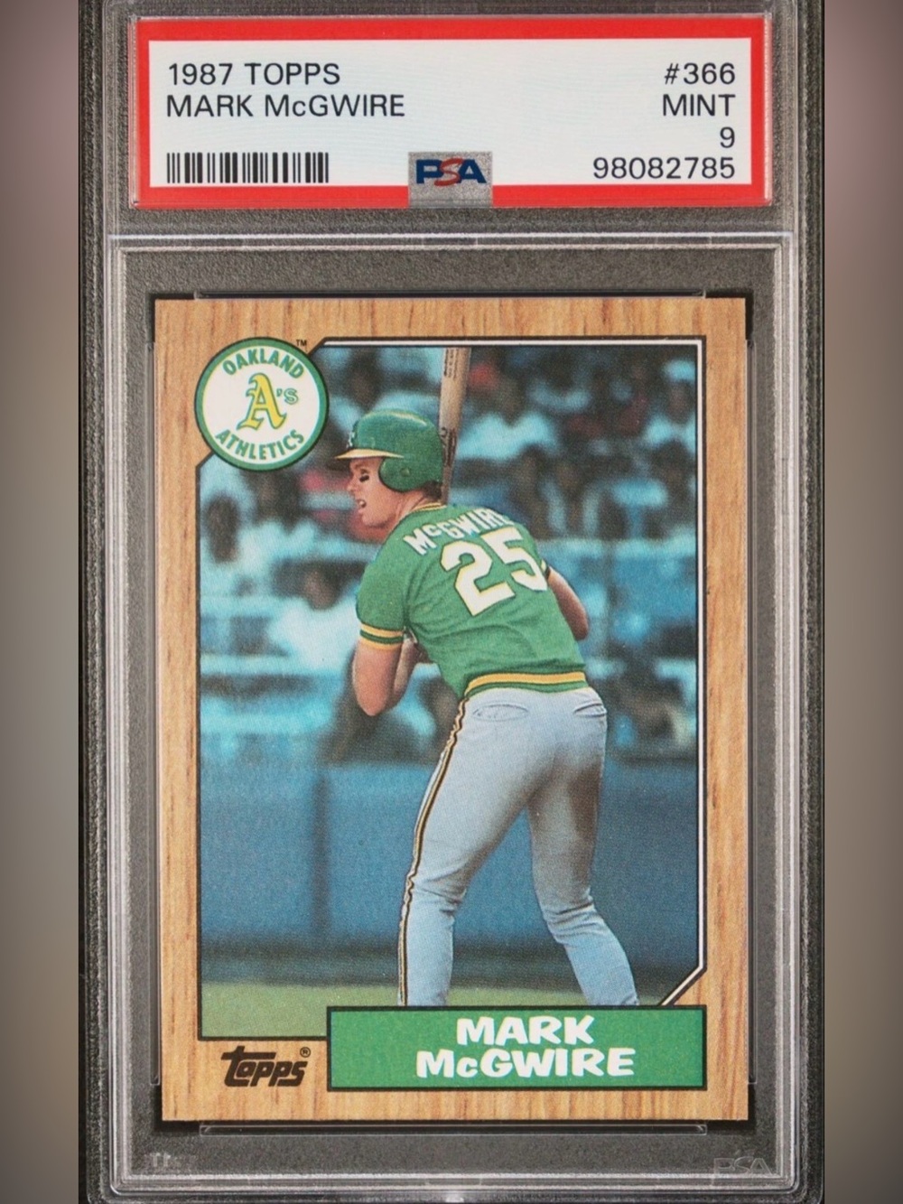 Topps Mark McGwire 1987 Baseball ROOKIE Card.    PSA 9